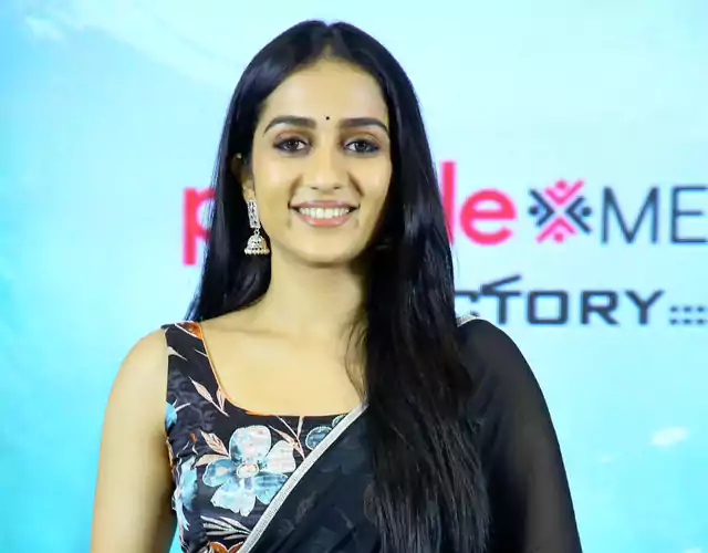 Sakshi Mhadolkar Black Saree Photos